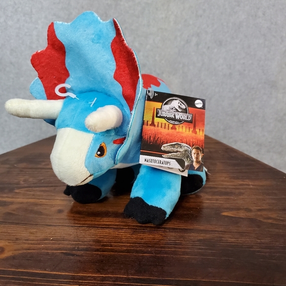 Jurassic World Dominion Plush Stuffed Animal - NASUTOCERATOPS (8 inch) - Picture 3 of 6